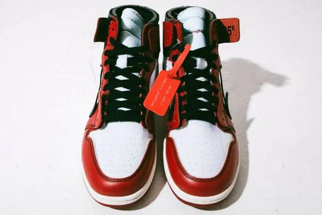 OFF-WHITE x Air Jordan 1