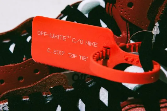 OFF-WHITE x Air Jordan 1