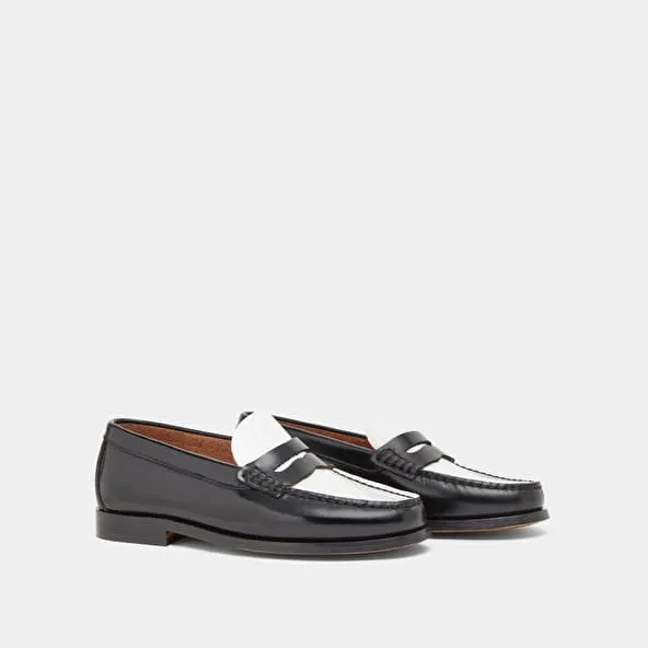 Round-toe loafers in black and white glazed leather