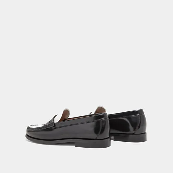 Round-toe loafers in black and white glazed leather