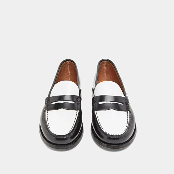 Round-toe loafers in black and white glazed leather