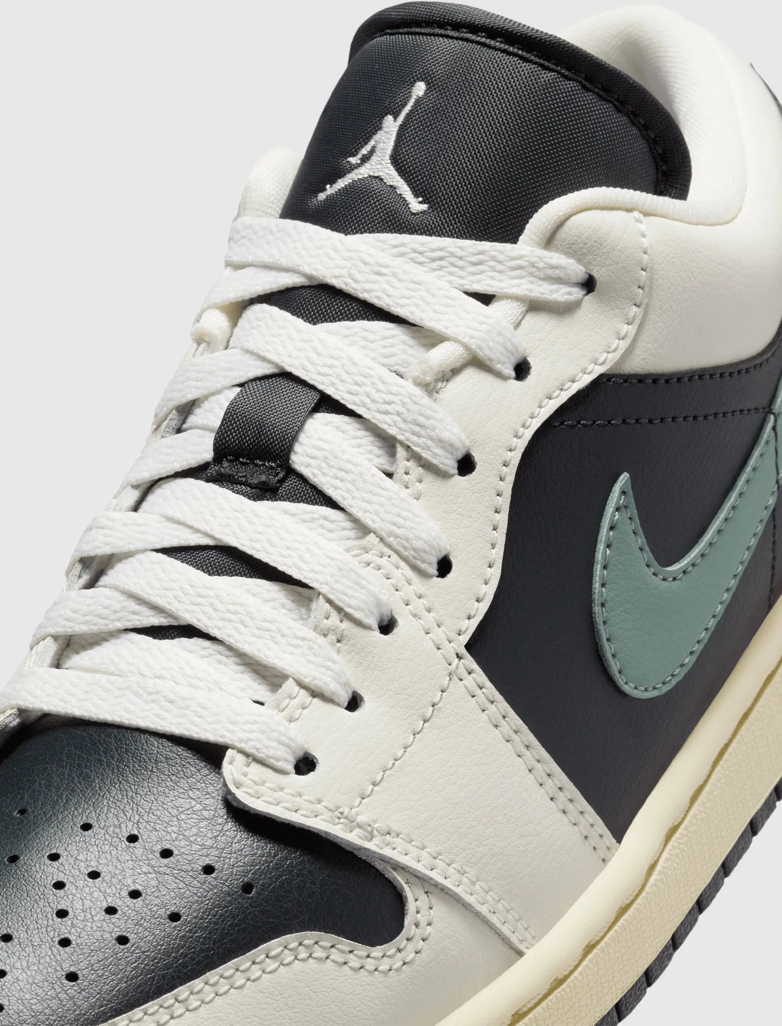 WOMEN'S AIR JORDAN 1 LOW JADE SMOKE